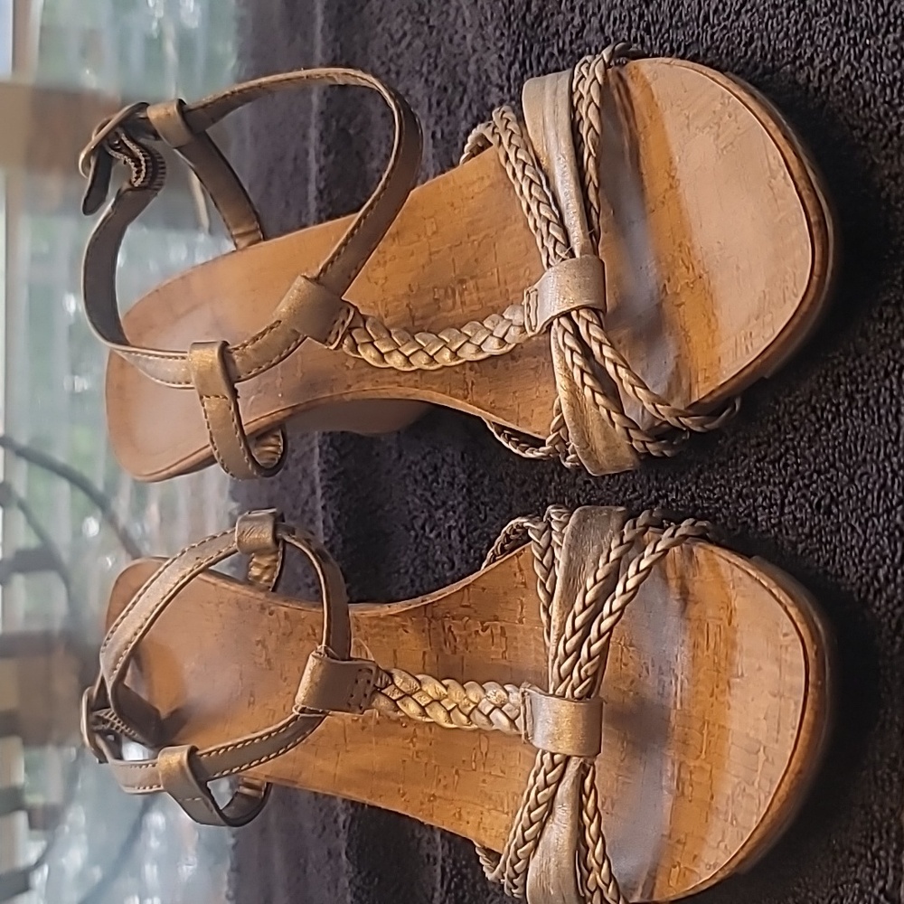 Woman sandal size 8 gray Kenneth Cole